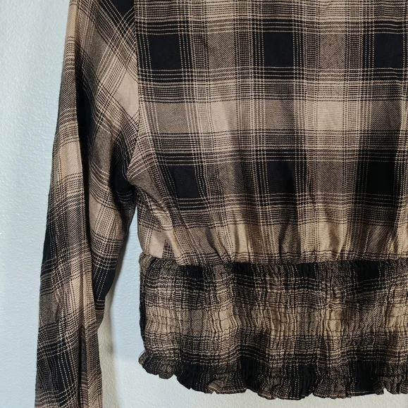 Sim & Sam Plaid Cropped Balloon Sleeve Top - Picture 6 of 6